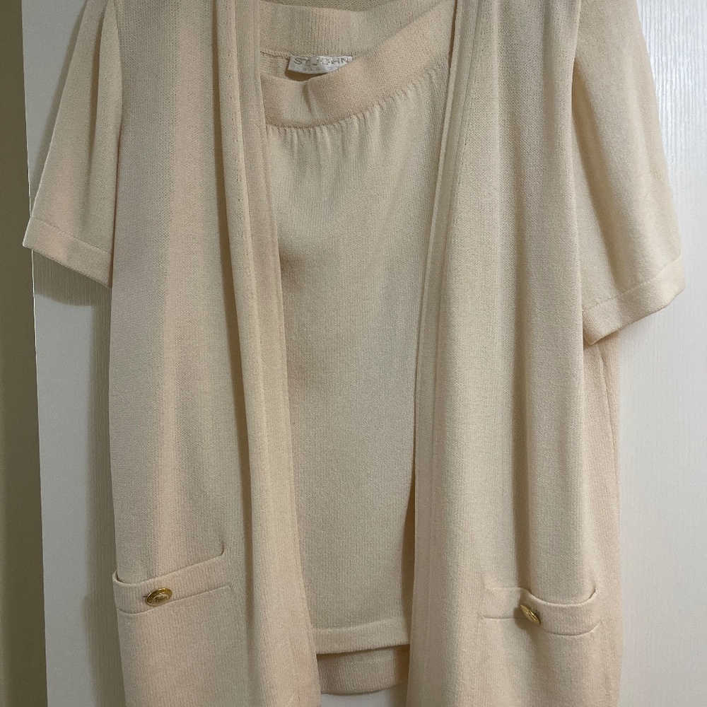 St. John Cream colored suit great condition - Picture 1 of 1